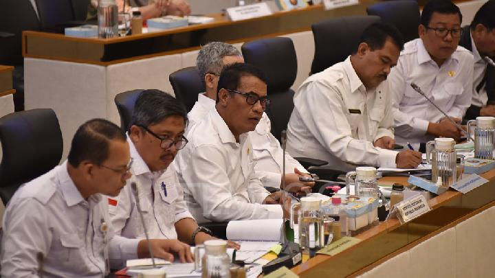 mentan meminta Anggaran Tambahan pada rapat kerja bersama DPR RI