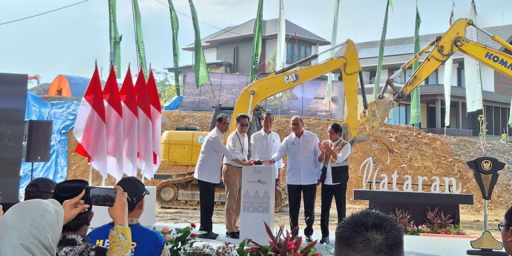 Presiden joko widodo secara resmi memimpin kegiatan groundbreaking proyek investor asing di IKN.